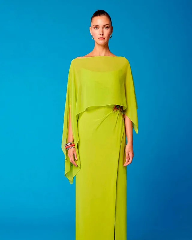 Soledad Galván mujer con vestido CARLA RUIZ